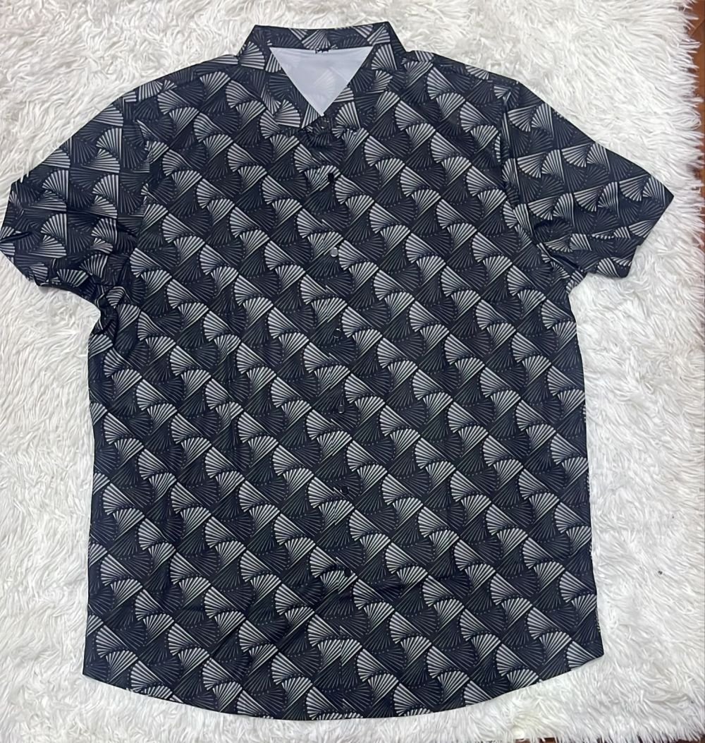 CAMISA-xxl- negra estampada MANGA corta
